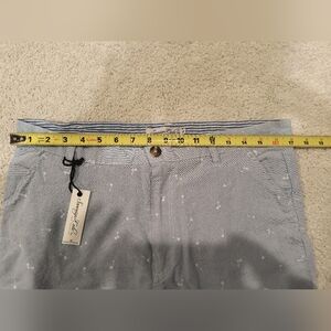 Sovereign Code Shorts Sz L but fit more Like a womens 8/10